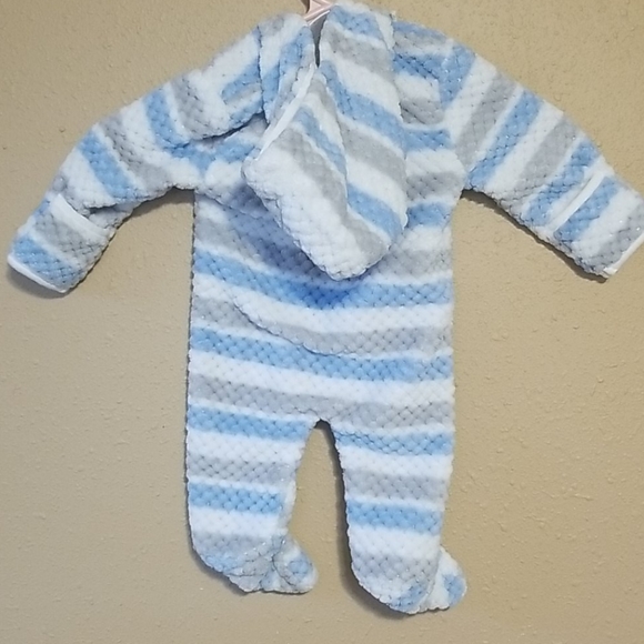 0-3 month velour sleeper - Picture 2 of 6